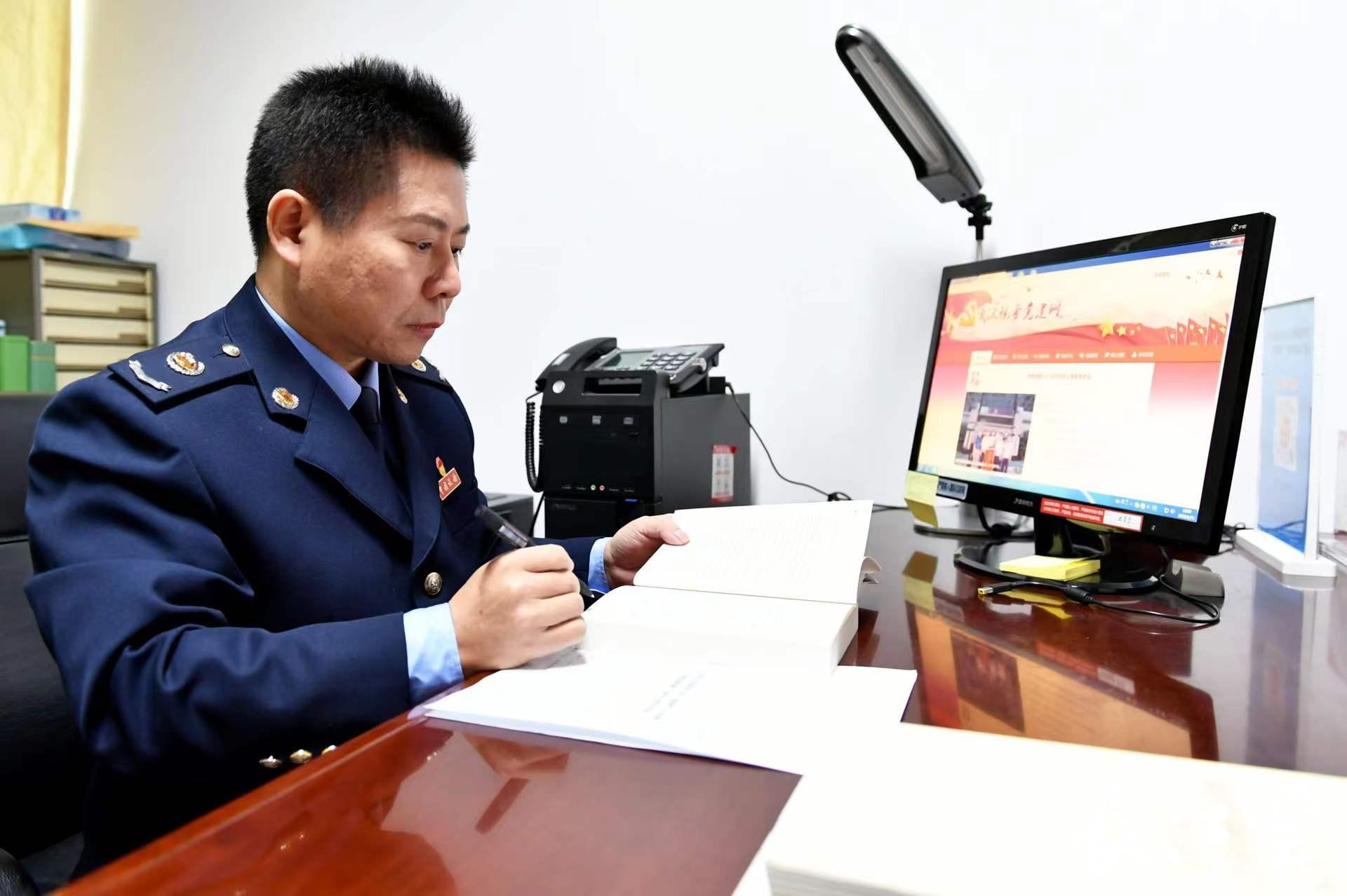 湖北唯一最美税务人张学东巧用大数据的税收专家