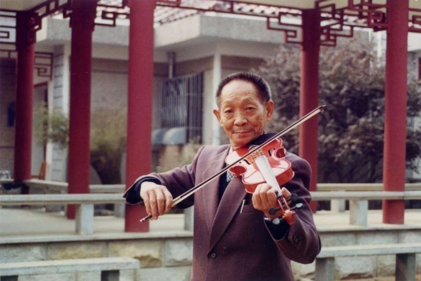 一张课桌两院士袁隆平中学同桌也是院士