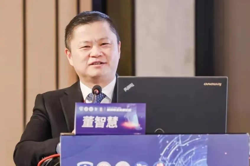 中山医院血管外科副主任董智慧在大会上进行了糖足中心的工作汇报.