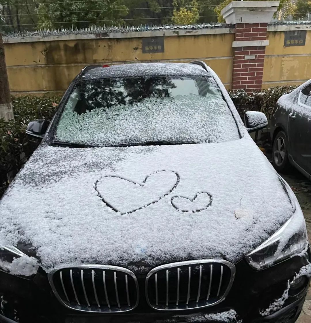 下雪在车上画的图案图片