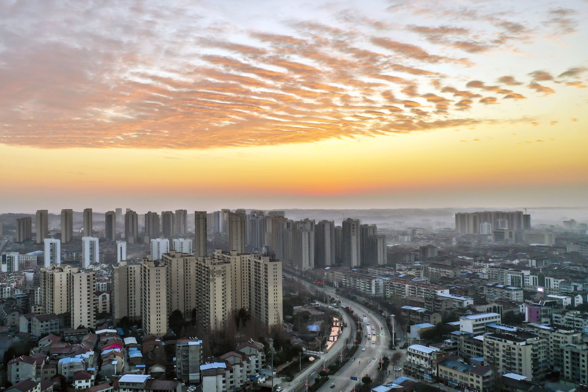 极美湖北每日一景丨湖北南漳小城从晨曦中醒来