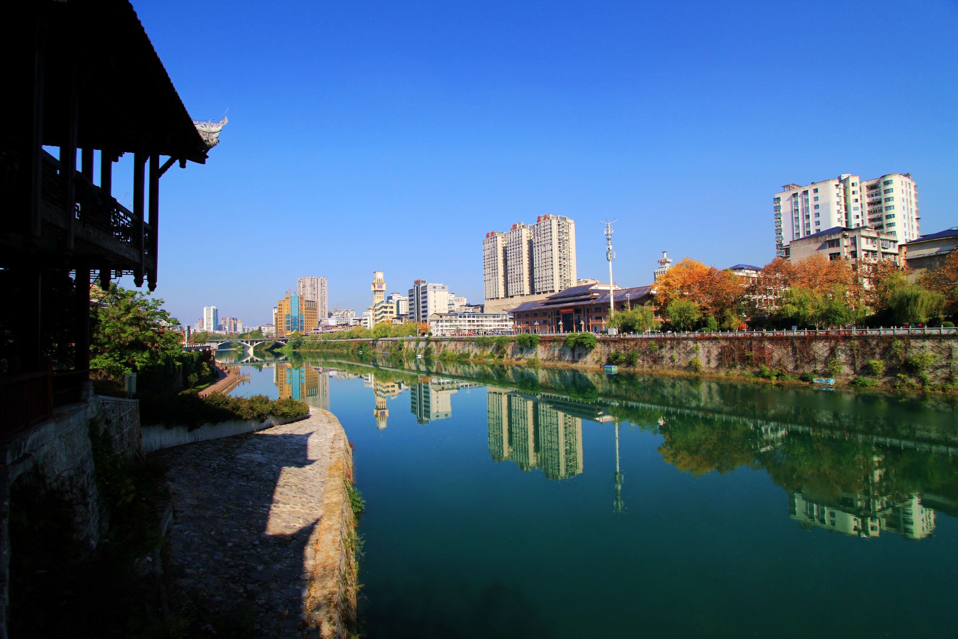 极美湖北每日一景丨湖北恩施城水相融美如画