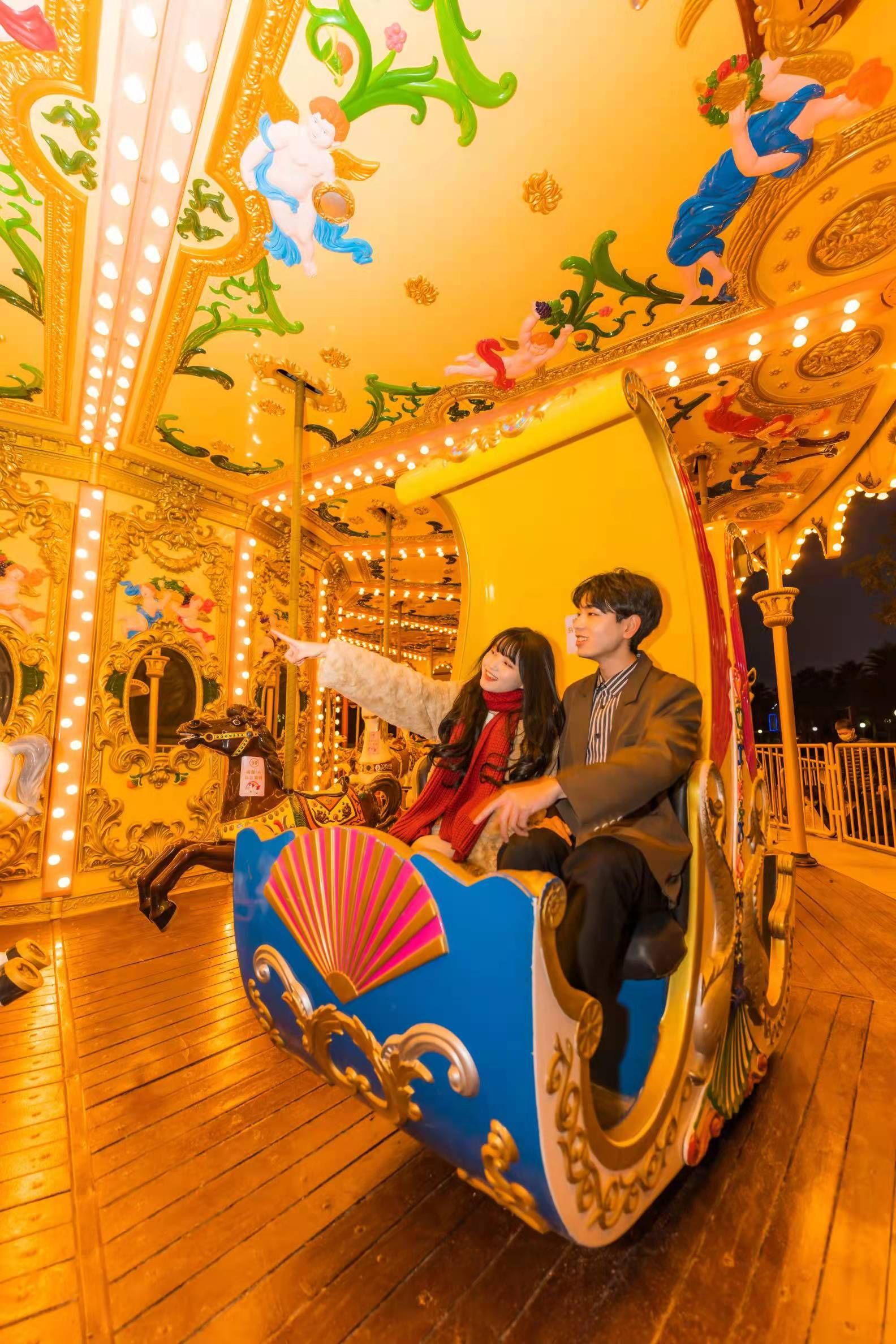 全国警察免费玩武汉欢乐谷畅享2022lights游乐园