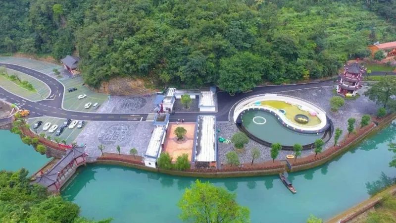 宜昌市远安县三峡龙隐谷生态旅游区卓尔木桥溪生态旅游度假区位于宜昌