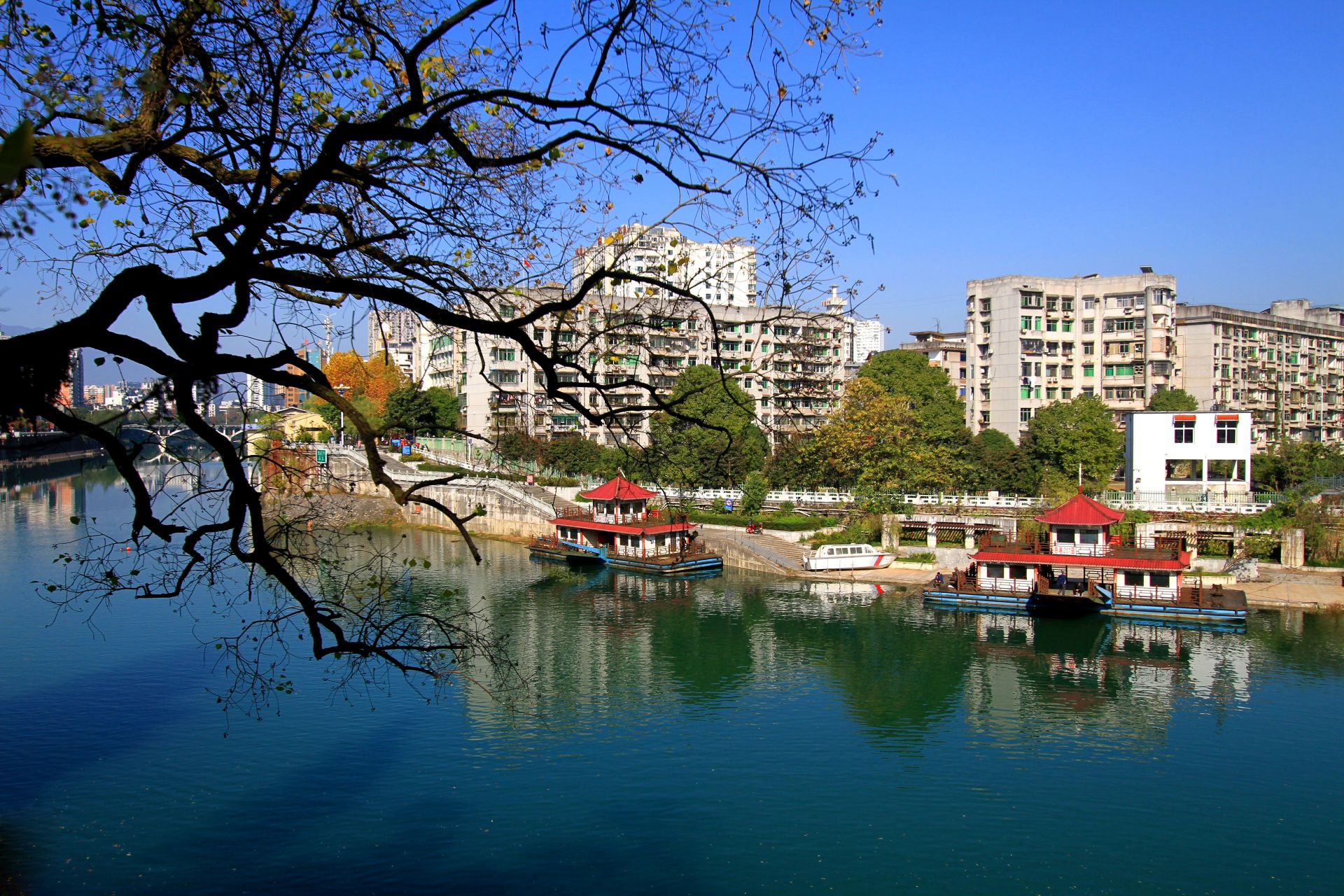 极美湖北每日一景丨湖北恩施城水相融美如画