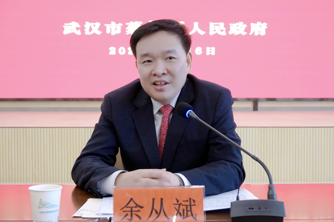 参与政银企合作签约仪式的金融机构共31家,蔡甸区区长余从斌对金融