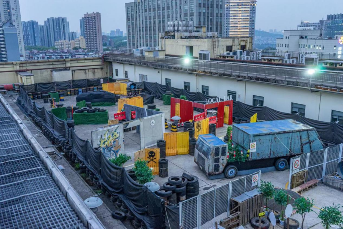 (户外场地也备受期待)电影里那些会玩枪的男人,总是格外帅气.