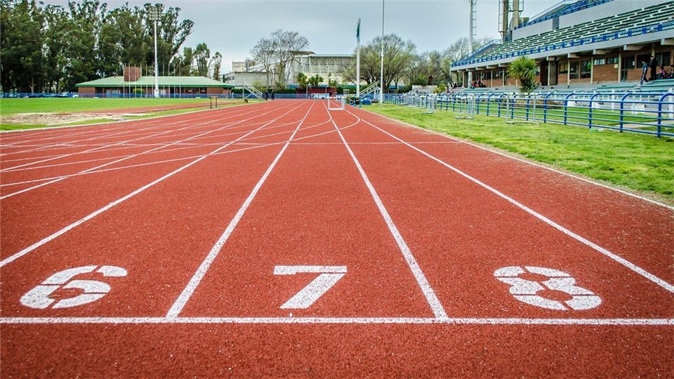 2月7日,北京冬奥会短道速滑比赛继续进行,男子1000米半决赛又上演了神