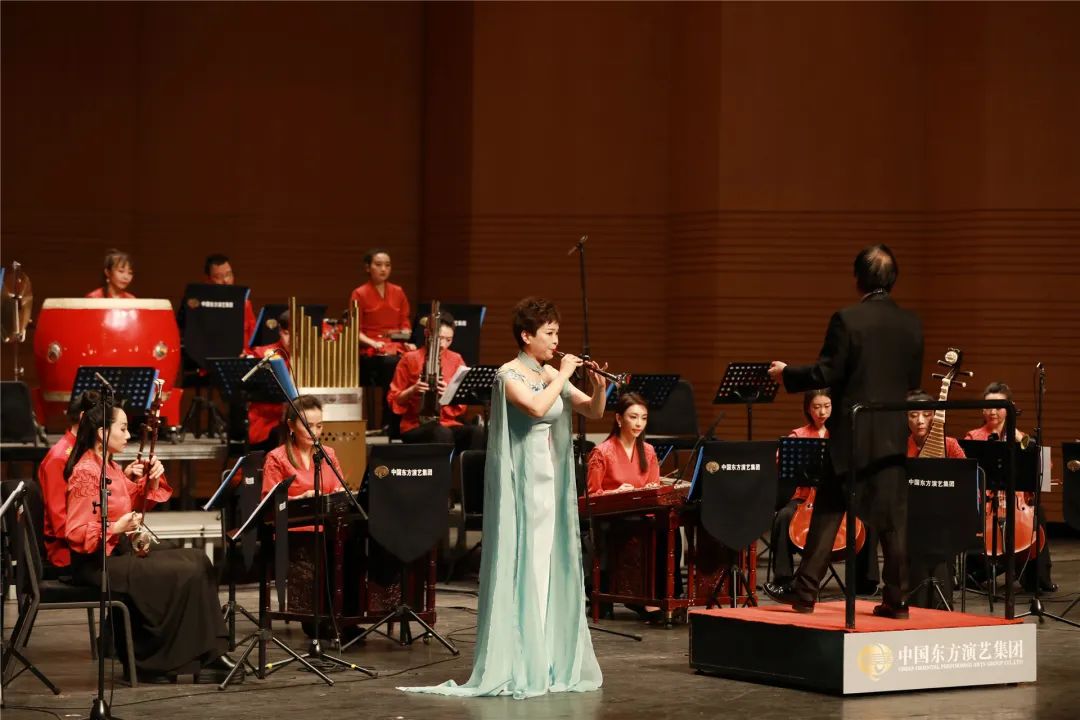 唢呐演奏家高华在庆新春——中国东方新春音乐会中演奏《运河之春》"