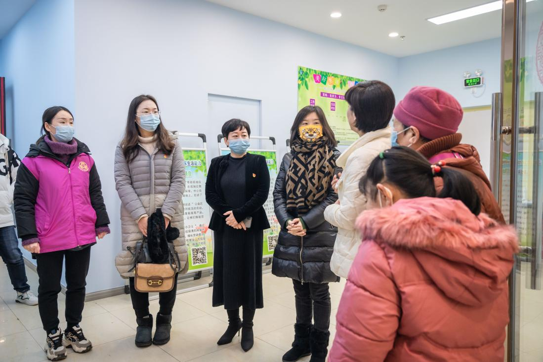 武汉市江汉区人大代表,某保险经纪公司党支部书记王春梅与万松街妇联