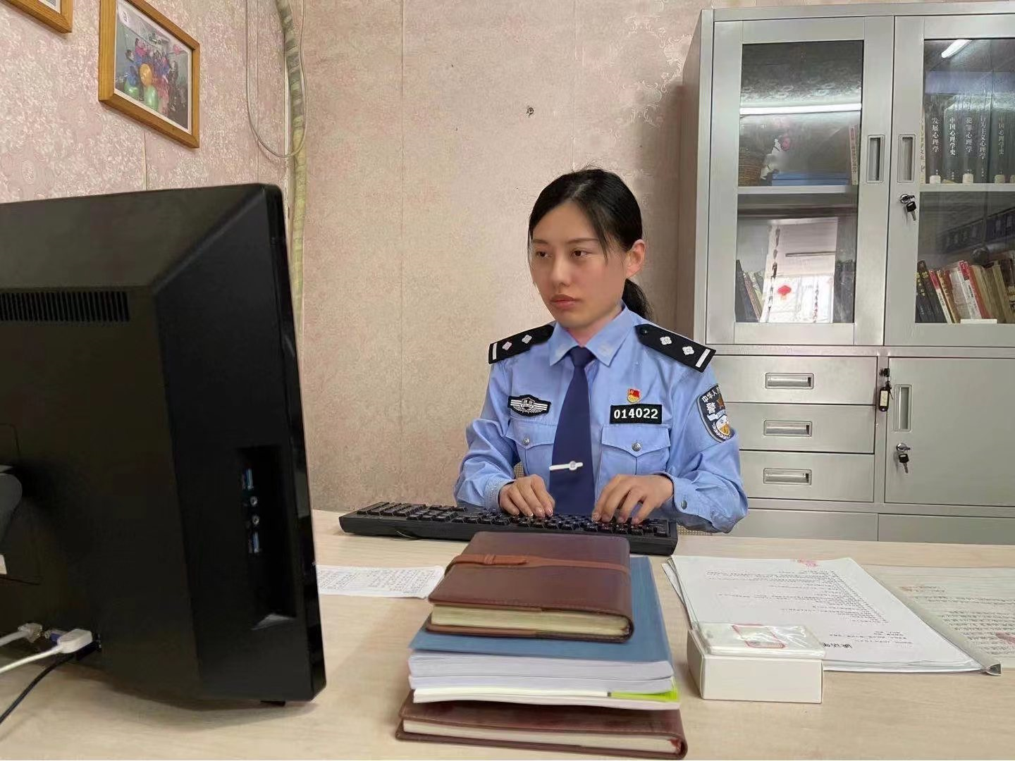 高墙管教女警甘当疗心者点燃新生希望