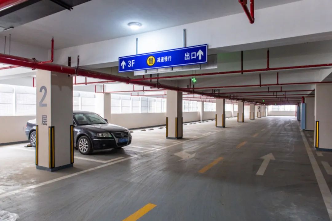 武汉国际广场停车楼图片