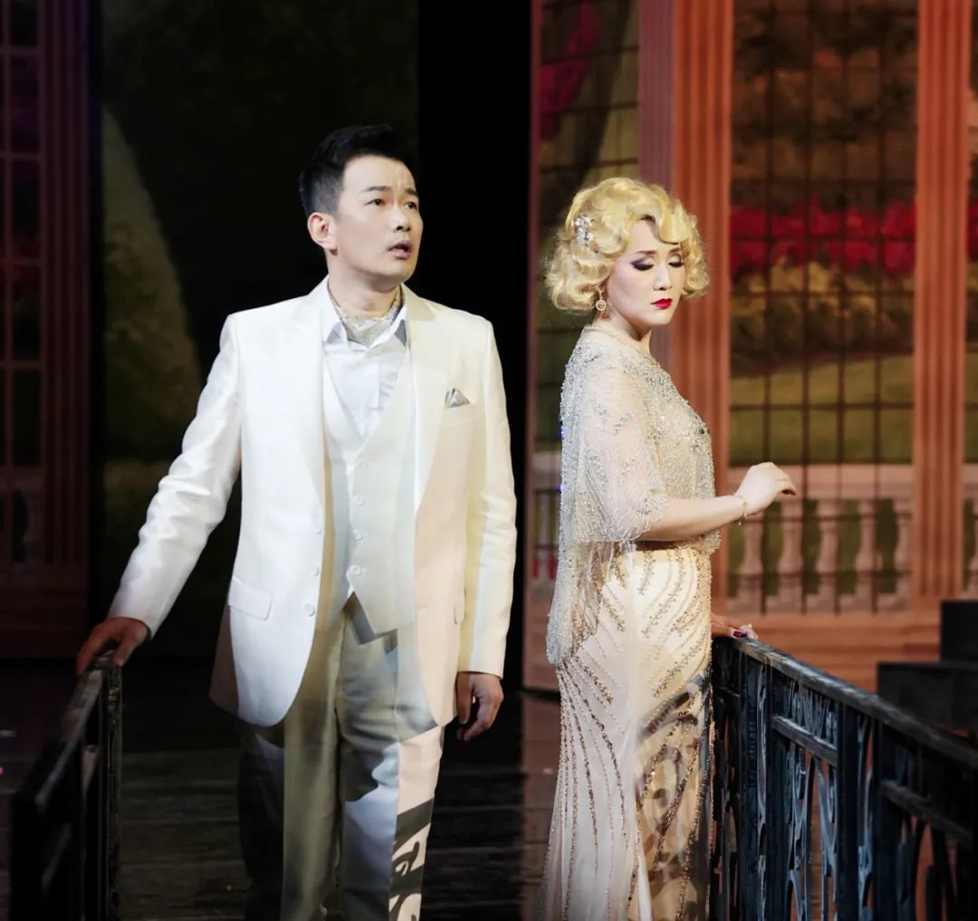 乐评|上海歌剧院特邀石倚洁版轻歌剧《微笑王国》的天作之合 _长江云
