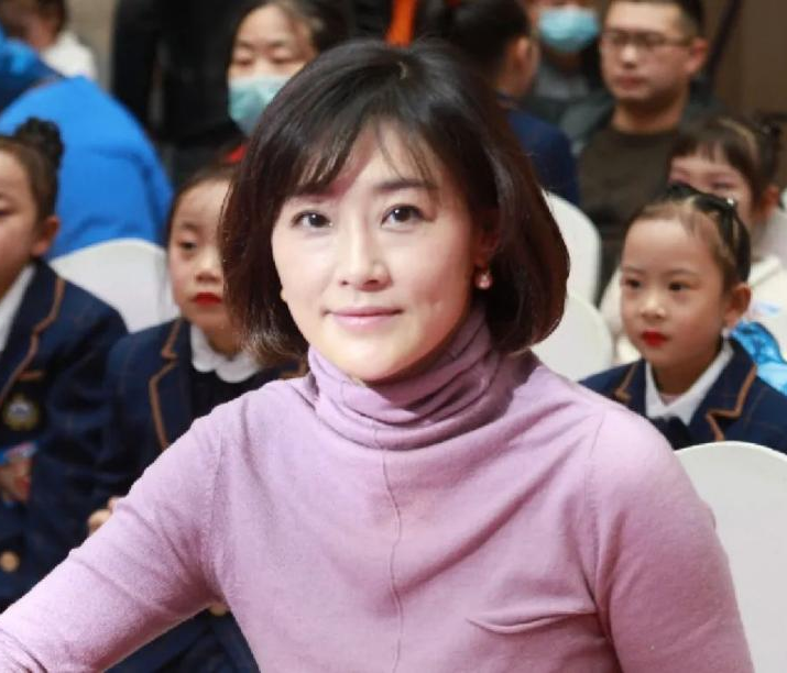 卫华湖北经视知名节目主持人刘熙烨湖北卫视节目主持人,全国百优电视