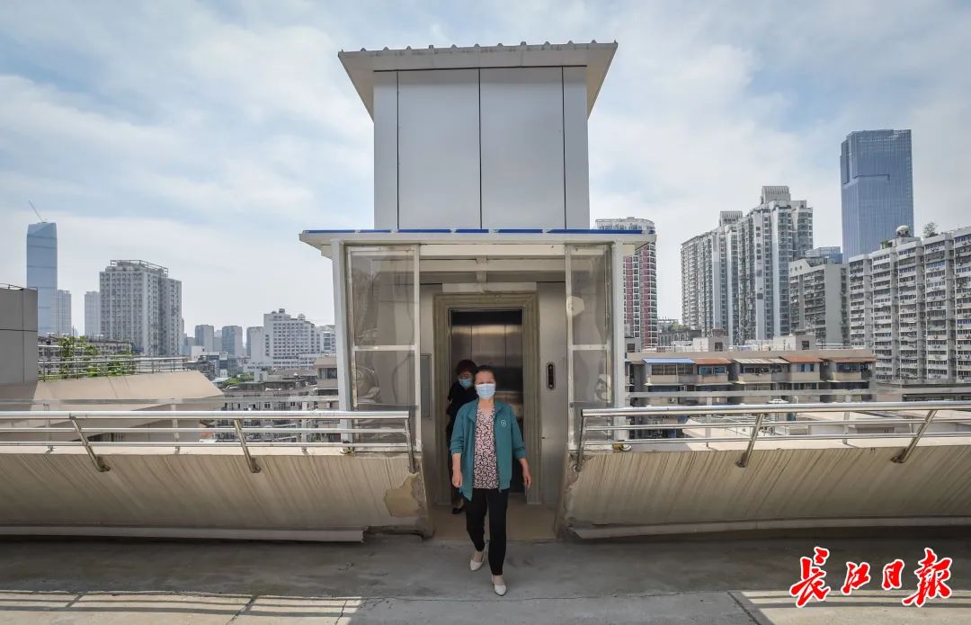 武汉这个老小区加装电梯隔壁楼栋主动分摊经费原因很感人