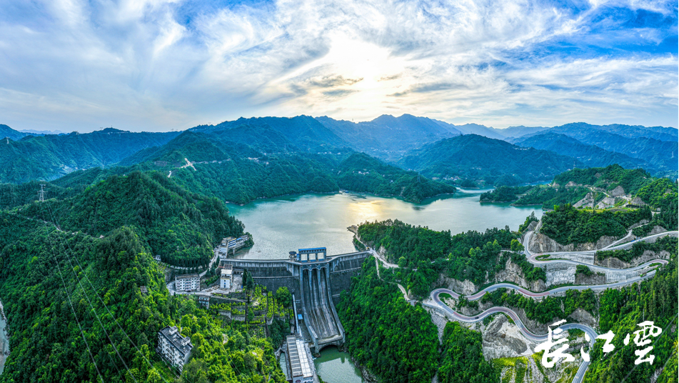 最新航拍大片宜昌沙坪水库绿水青山惹人醉