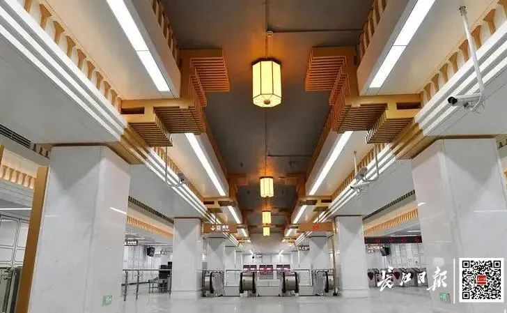 创造出宁静雅致的老武汉场景,为乘客打造一个穿越世纪的错觉