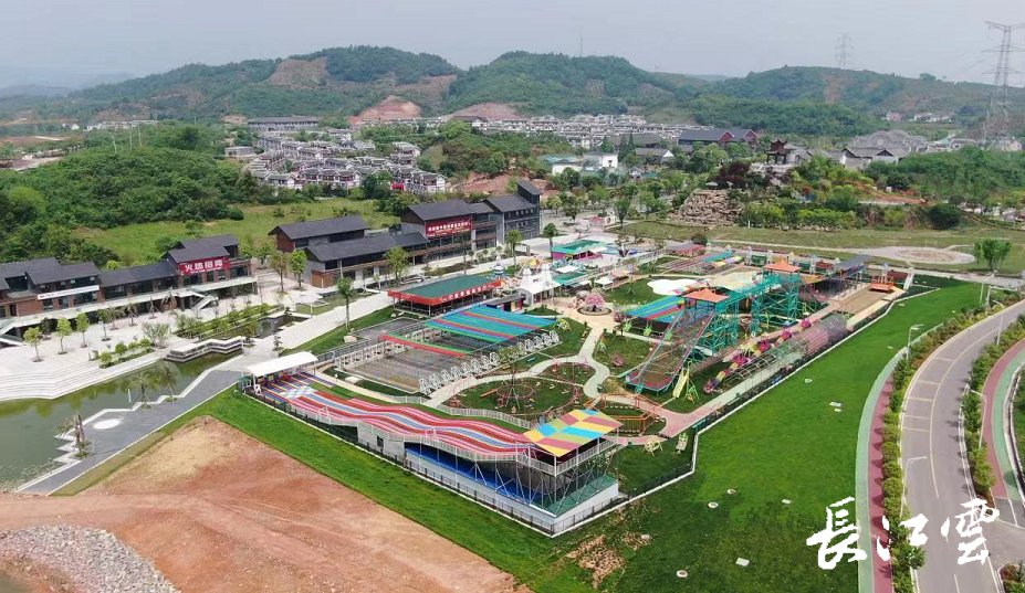 这几天,宜昌宜都市的青林古镇每到周末,都会游人如织.