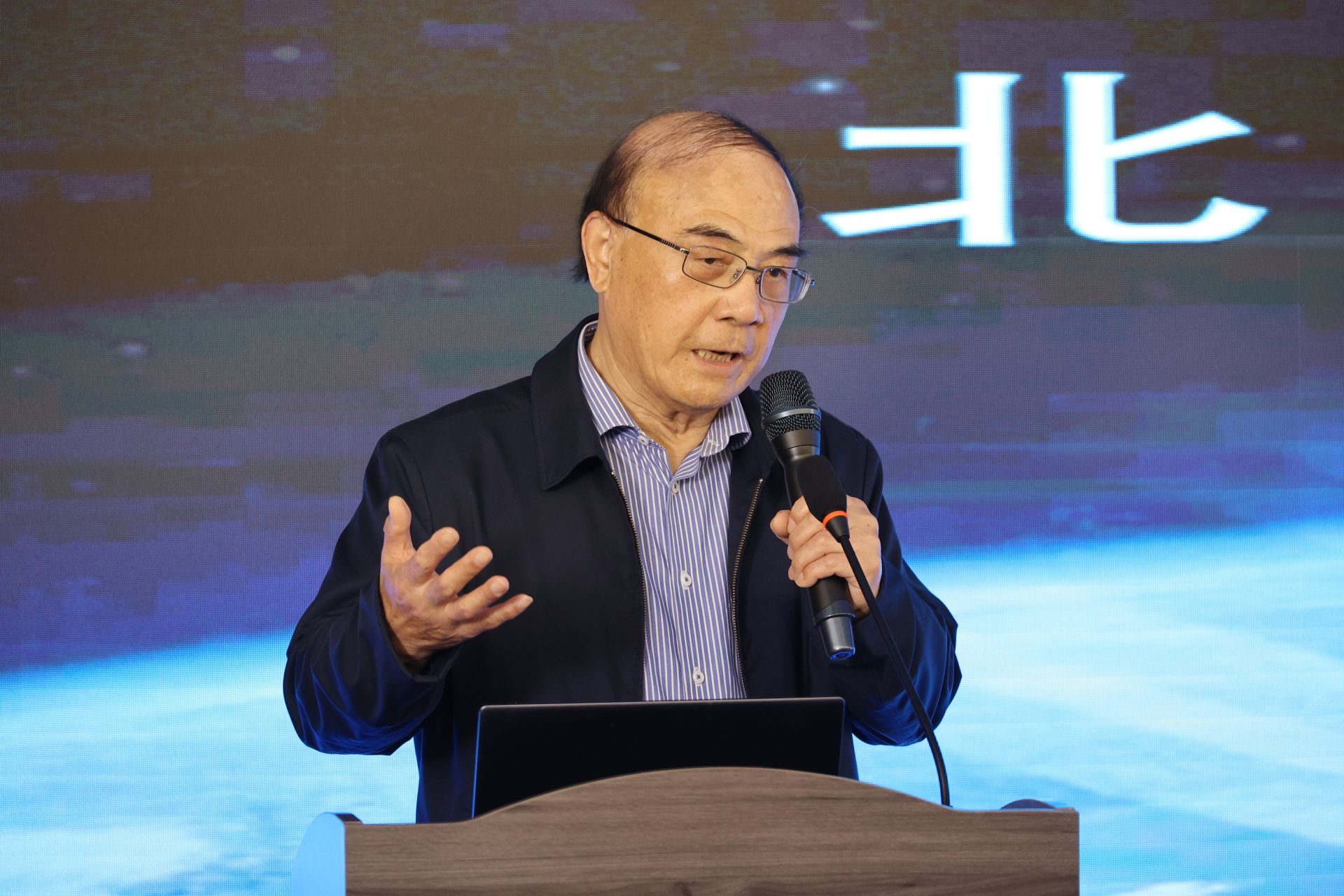 珞珈山下院士开讲北斗精神展现中国力量