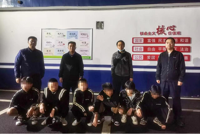 成功打掉一个未成年人盗窃团伙,破获入室盗窃案7起,抓获犯罪嫌疑人6人