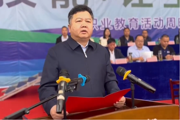 咸宁市通山县委书记陈洪豪致欢迎辞节目展演《通山山歌对唱》节目展演