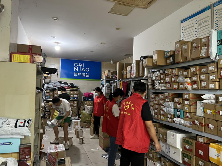 铁机社区江城蜂巢助力快递小哥奋战618