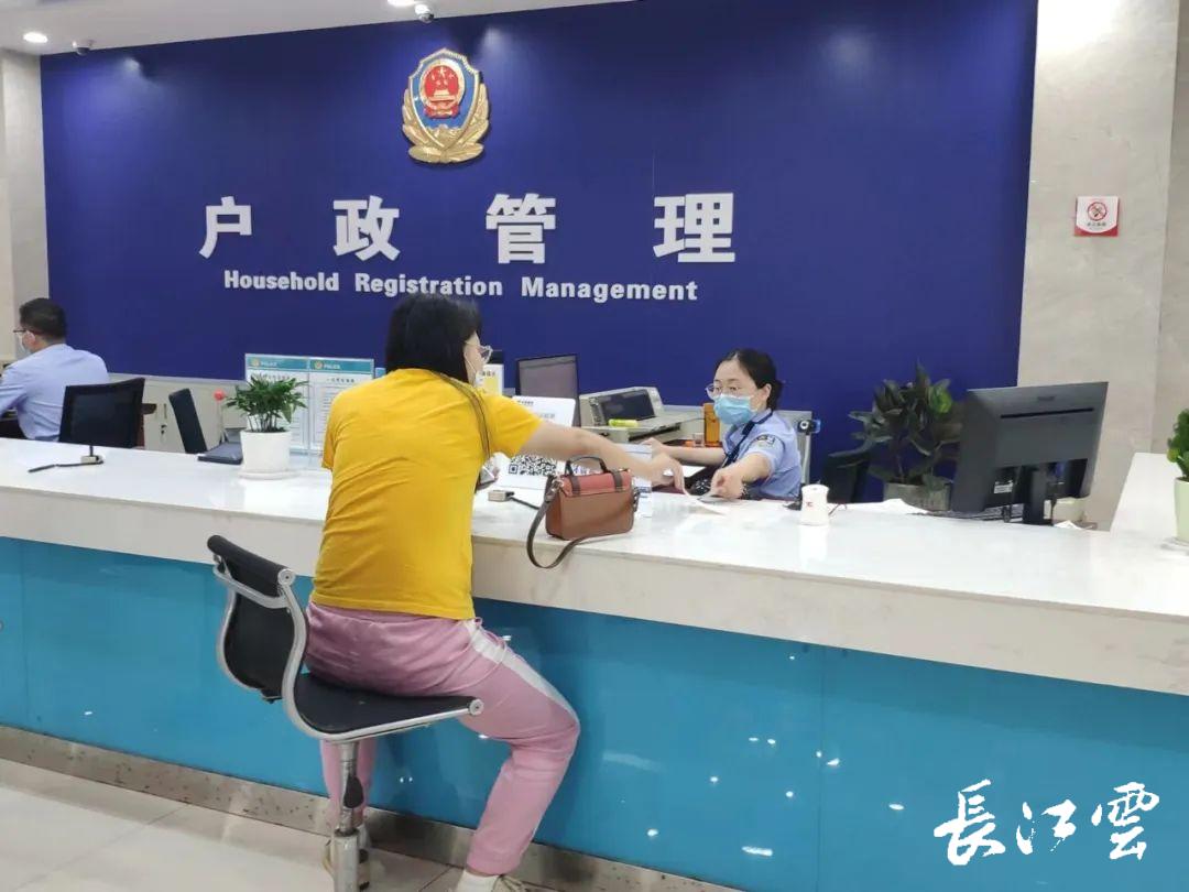 护航高考72小时3名高考学子顺利拿到补办身份证