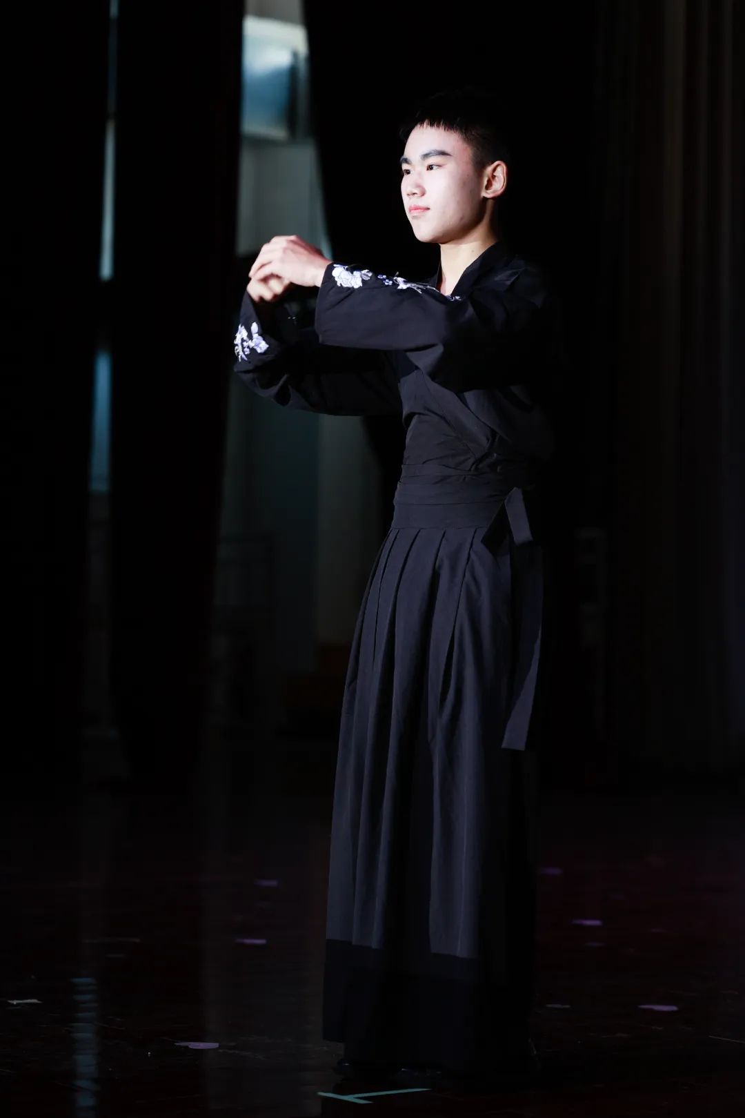 散学式变身跨时空文化秀引家长惊叹附视频