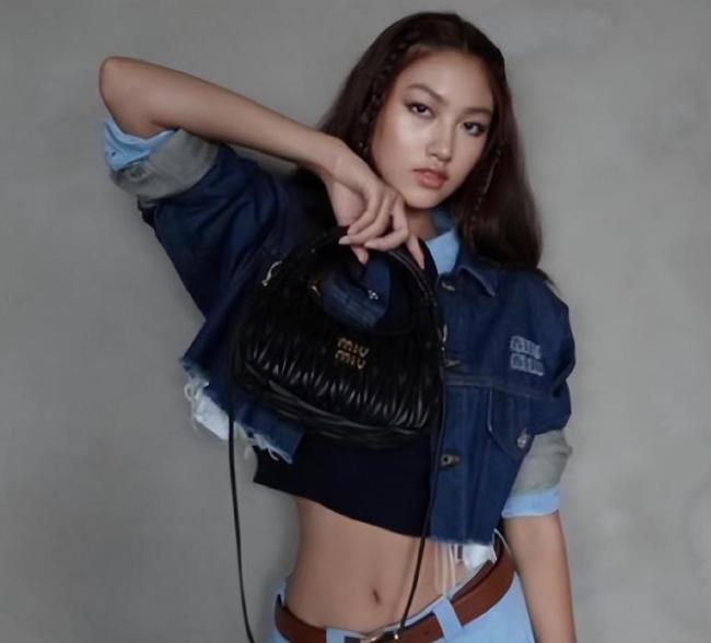 任达华18岁女儿好惊艳秀腹肌九头身比例似超模