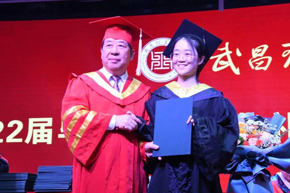 大学毕业年度是指哪一年_大学几年毕业_大学毕业年度什么意思