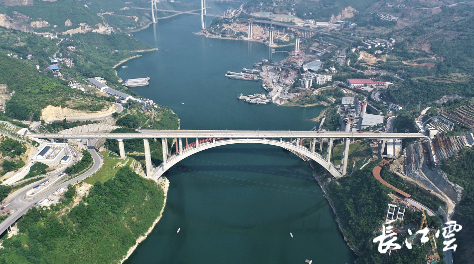 梅溪河双线特大桥梅溪河双线特大桥全长687.