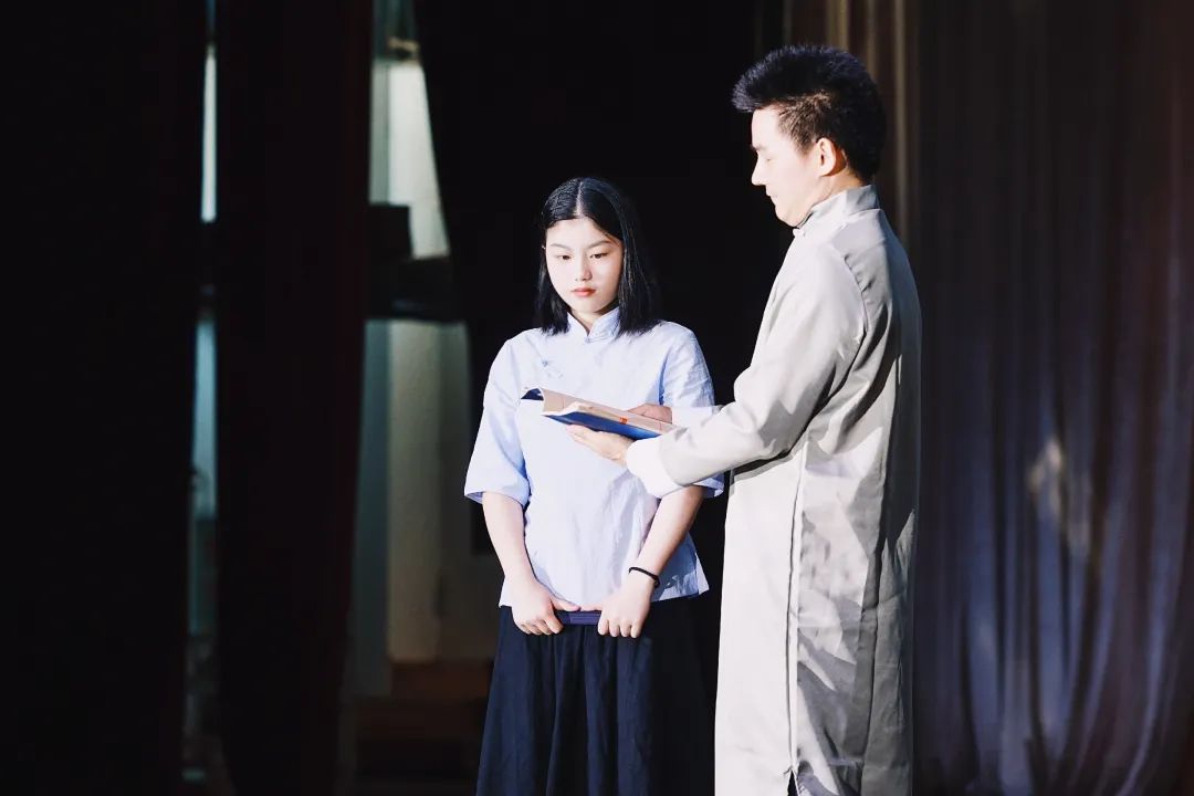 散学式变身跨时空文化秀引家长惊叹附视频