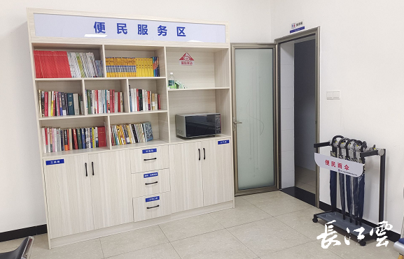 夏日歇脚好去处 爱心驿站送清凉_长江云 - 湖北网络广播电视台官方