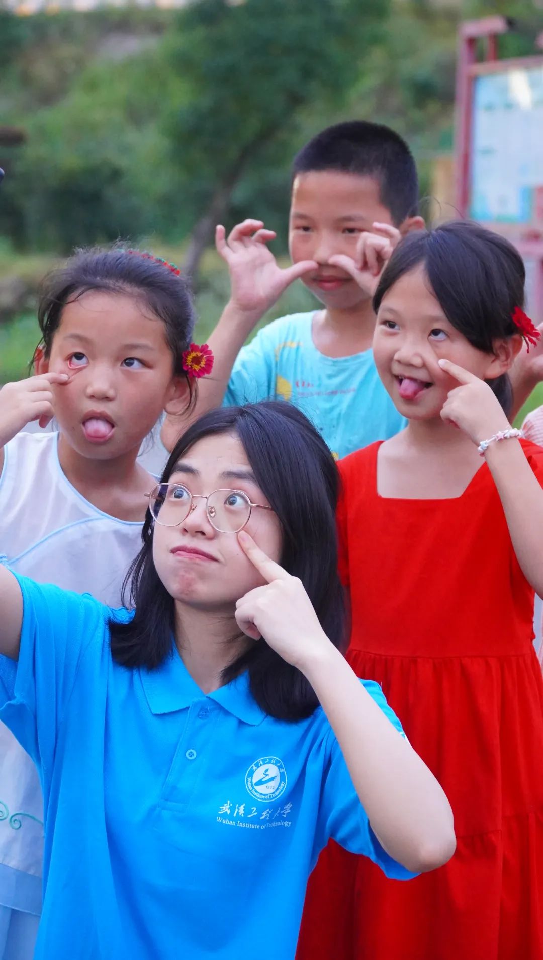 瞧孩子们的笑脸真美