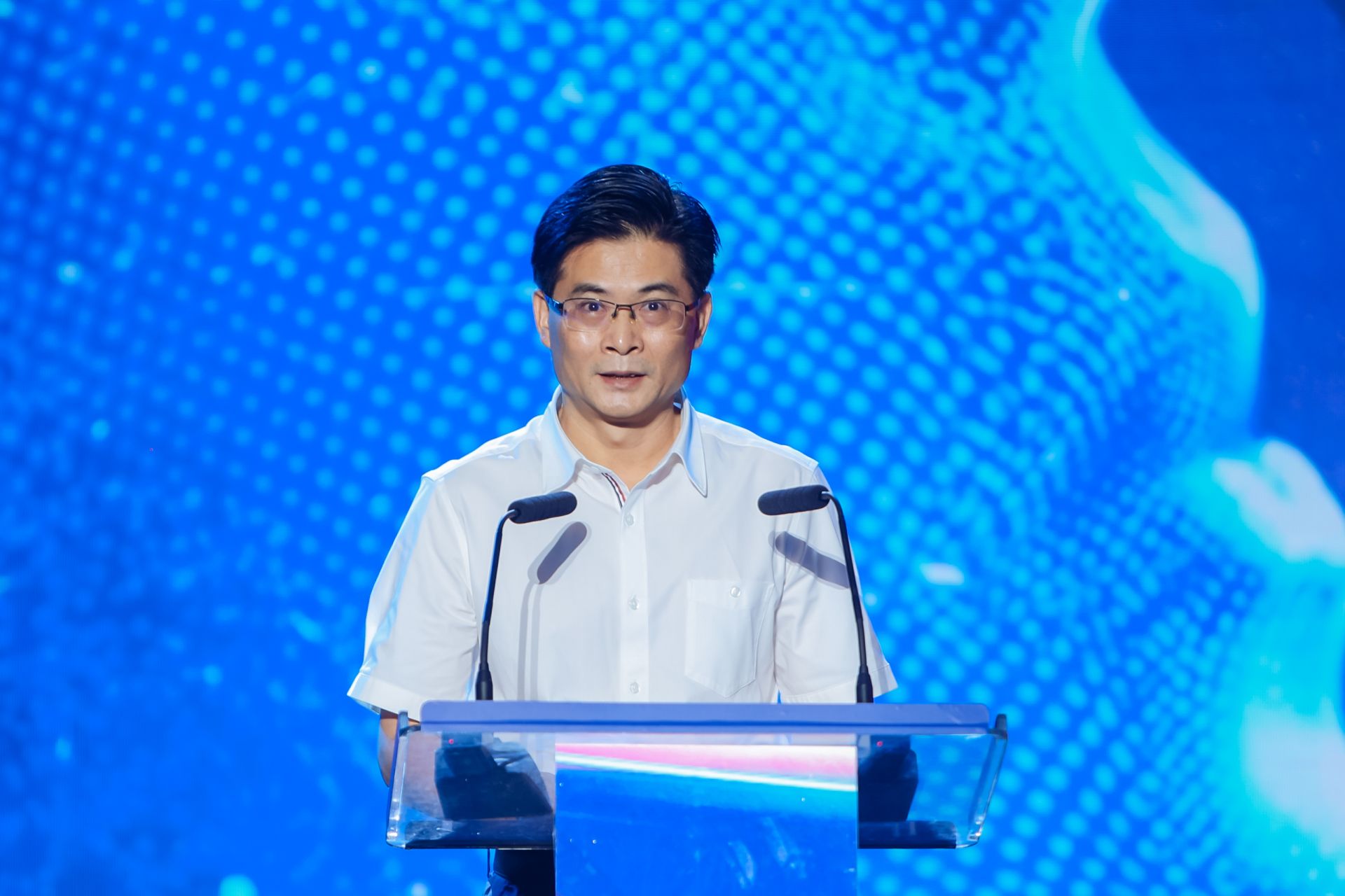 湖南红网新媒体集团有限公司党委书记,董事长,总编辑 贺弘联红网作为