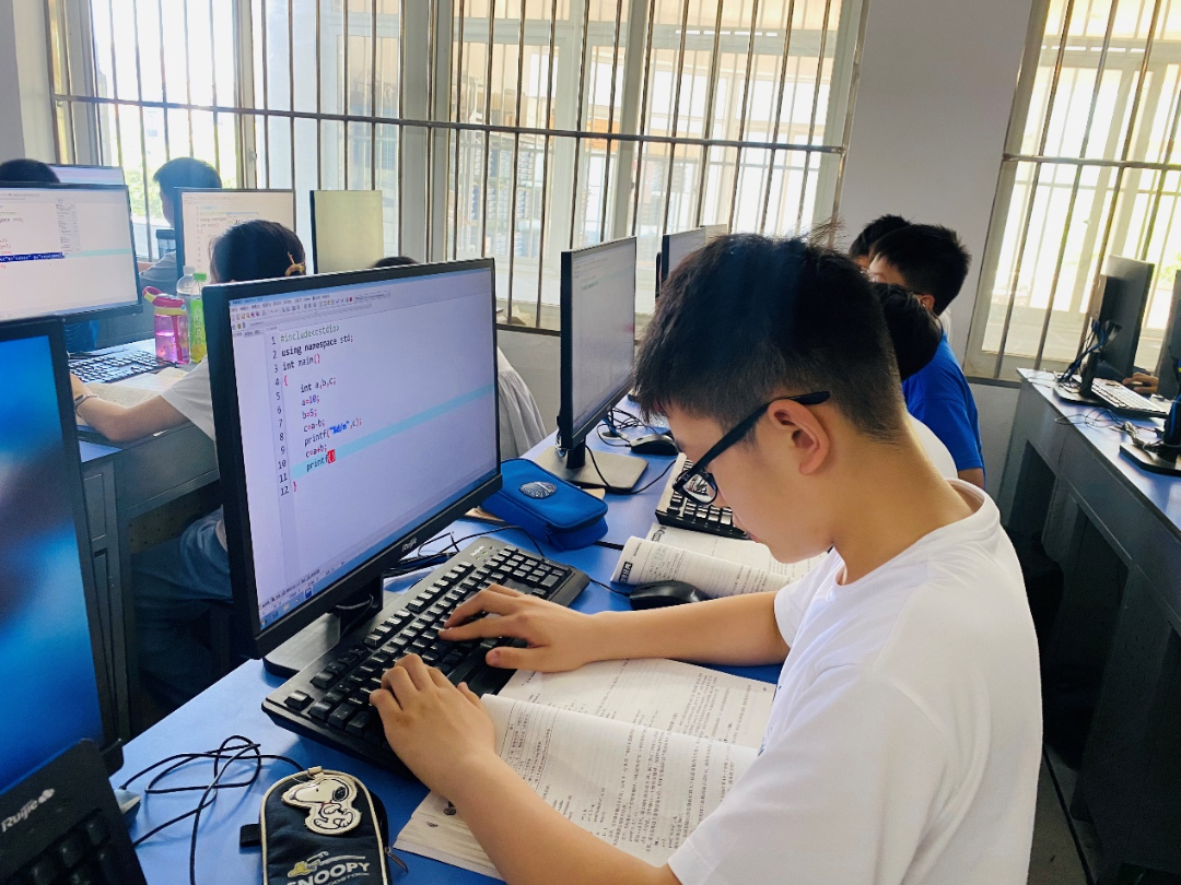 湖北教育新闻丨编程向未来,科技强国梦!