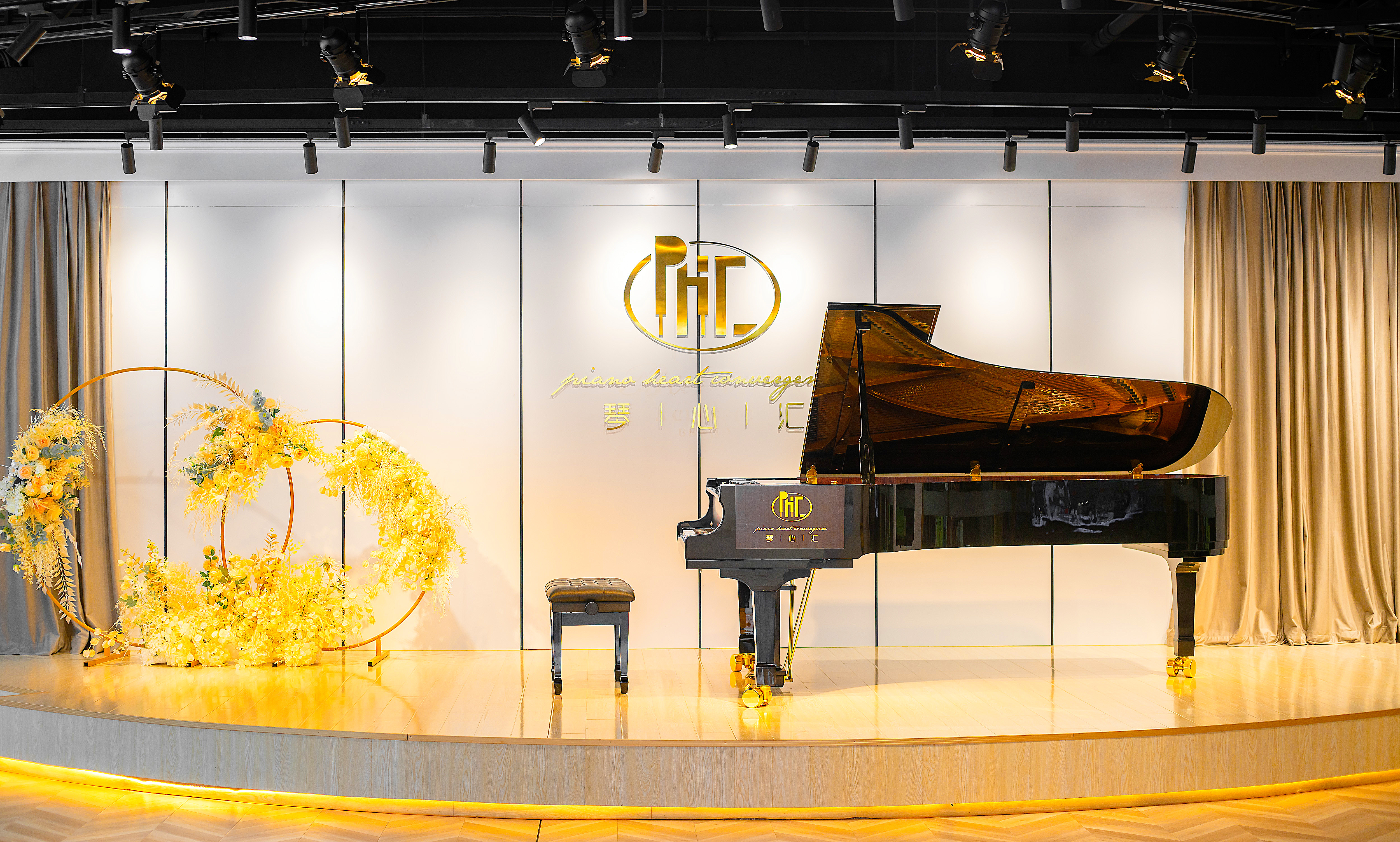 中秋钢琴音乐会月明中秋琴韵悠扬