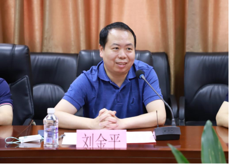 咸宁市妇幼保健院党委书记雷鸣,院长黄丽琼为武汉大学中南医院检验科