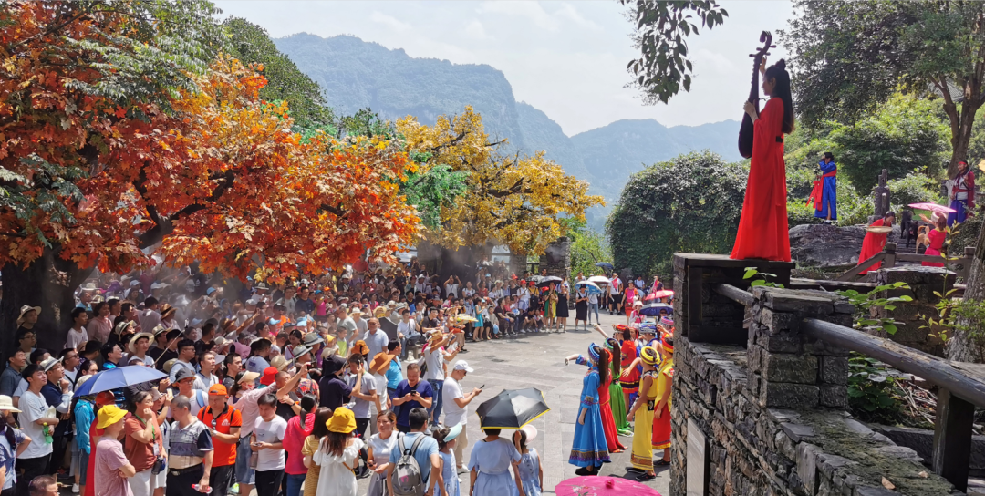 土家民俗歌舞表演 图/三峡人家景区三峡人家融合三峡文化之精髓,巴风