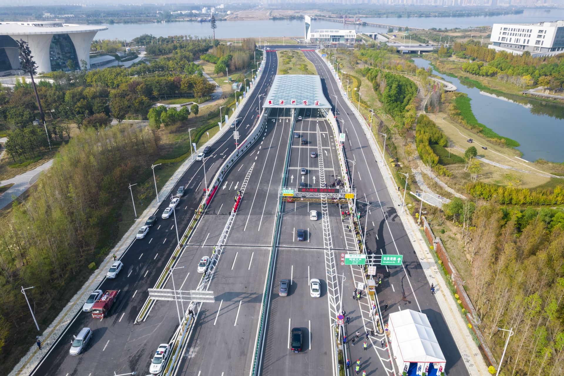 整体规模最大的内河沉管隧道——襄阳市襄江大道鱼梁洲隧道建成通车