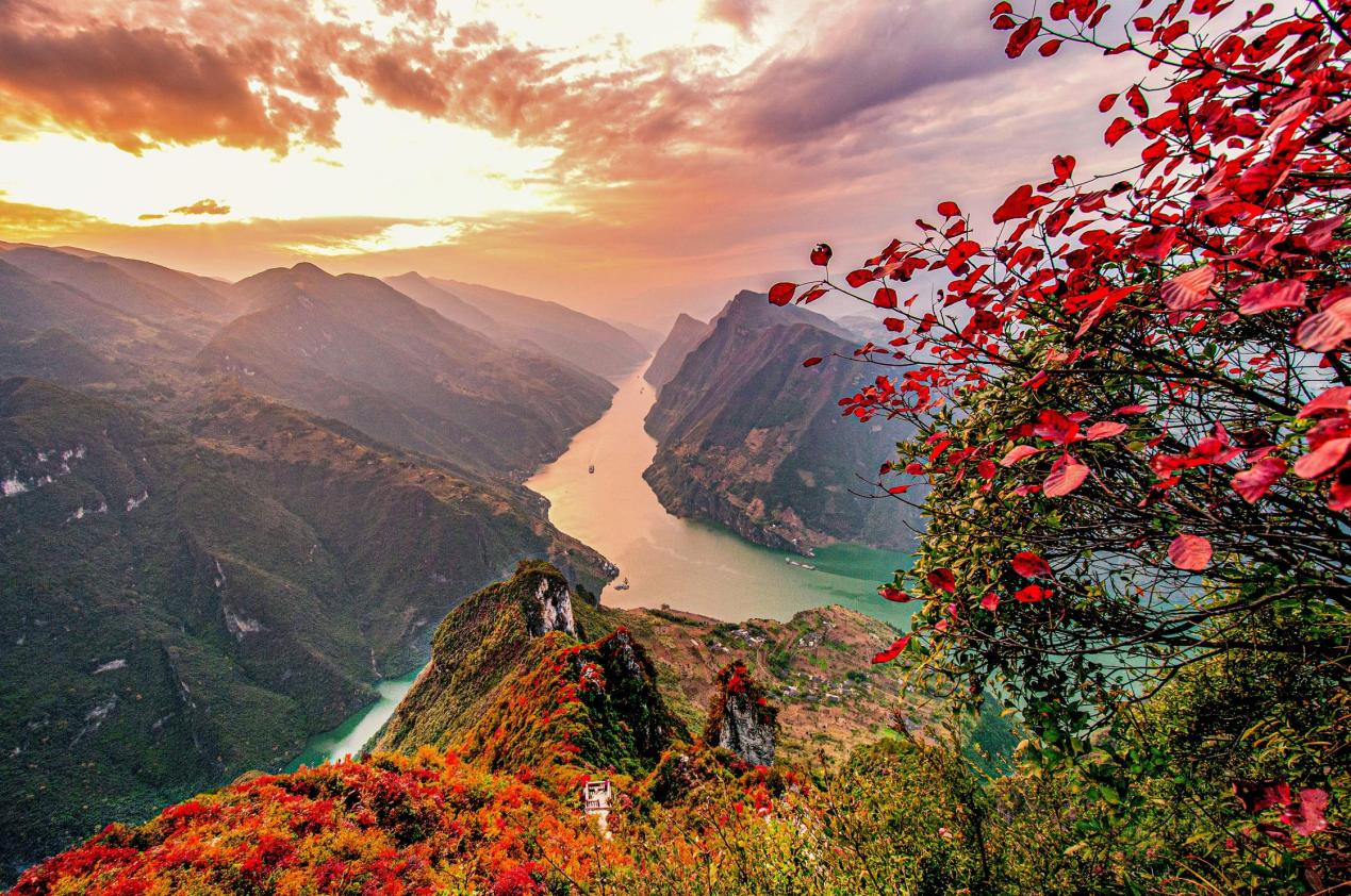 湖北巴东:静守岁月,那片红叶为你红