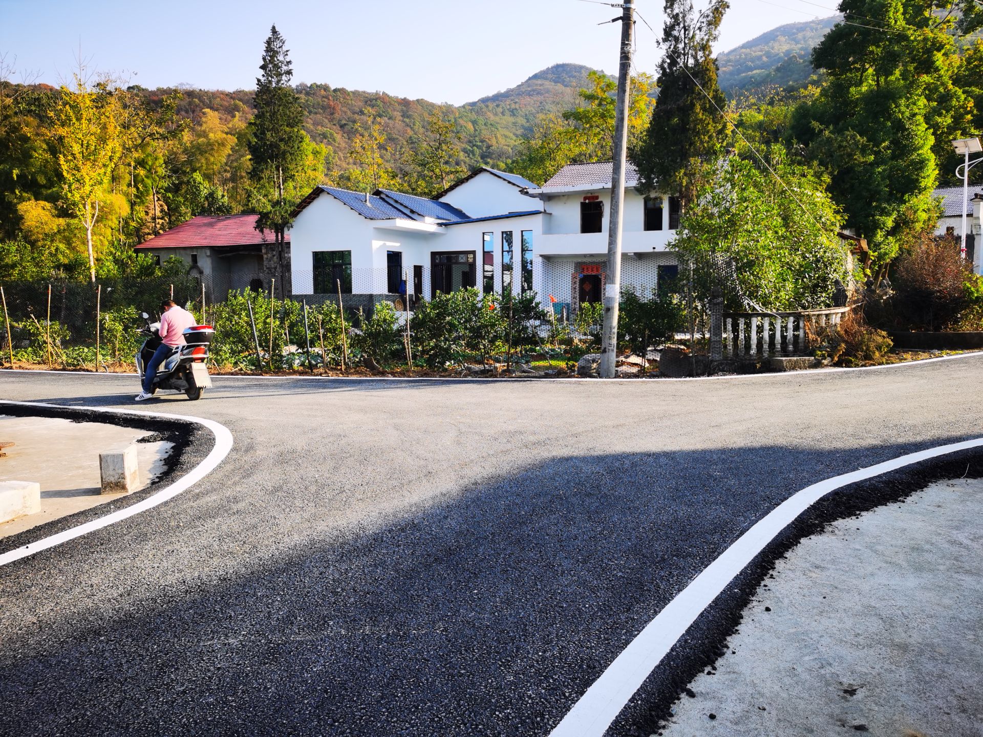 阳新三溪镇黄冲村农村公路提档升级把好路修到群众心坎里