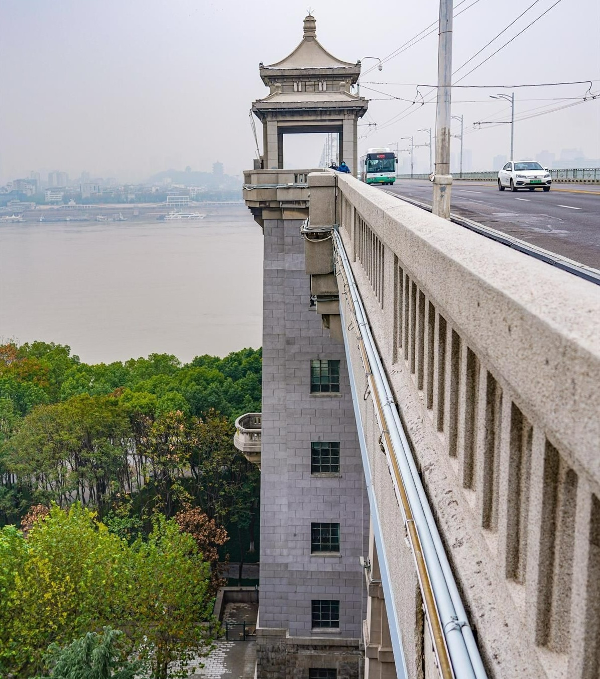 武汉长江大桥桥头堡换新衣穿上沉稳大气的工业灰