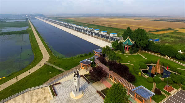 荆州北闸水利风景区坐落在荆州市公安县埠河镇太平口,长江与虎渡河