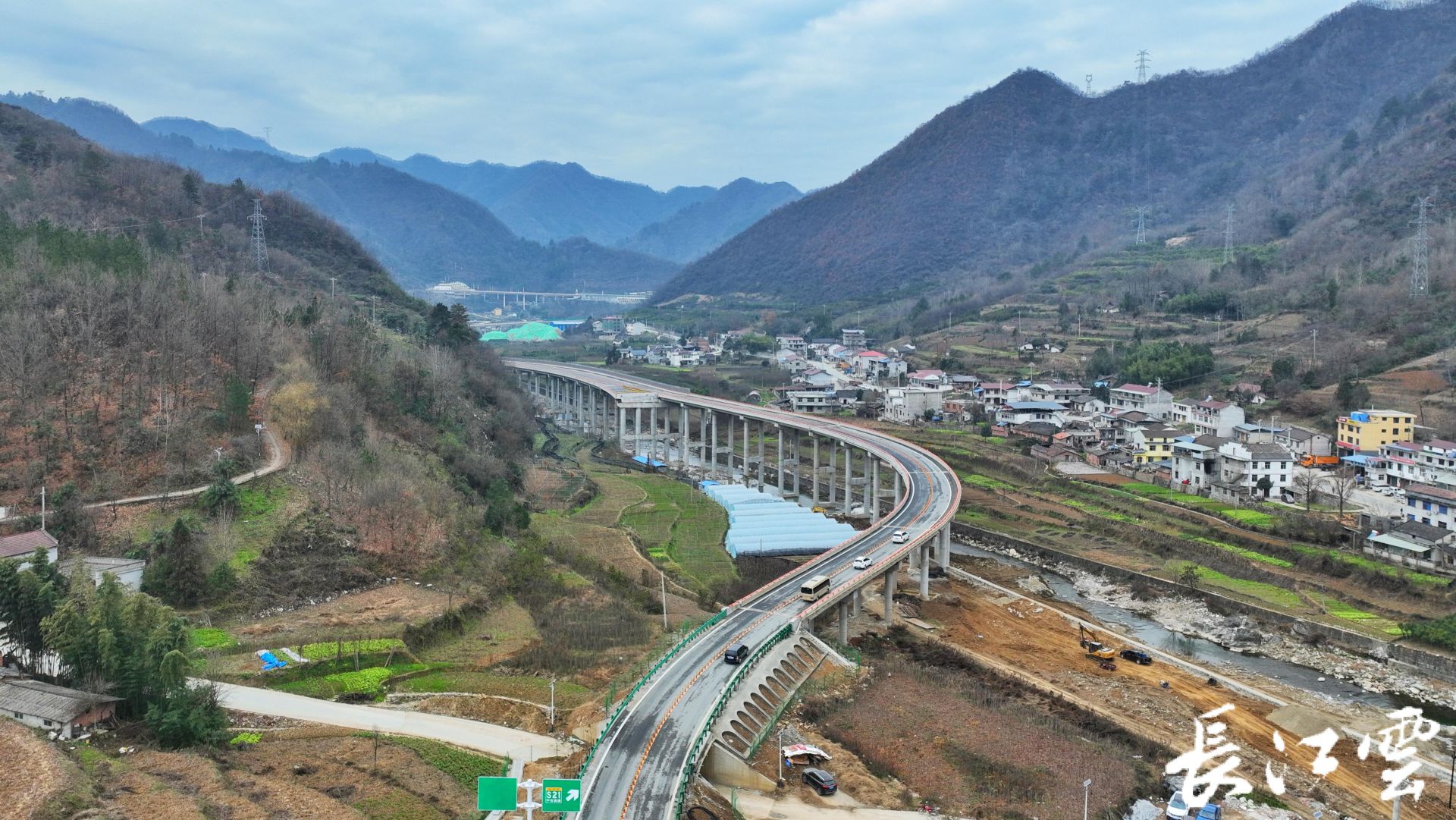 湖北建设军团秦巴山深处辟通途多投17亿保护好秦岭和引汉济渭水源地