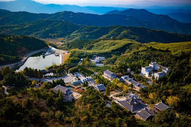 多情大别山风流看黄冈