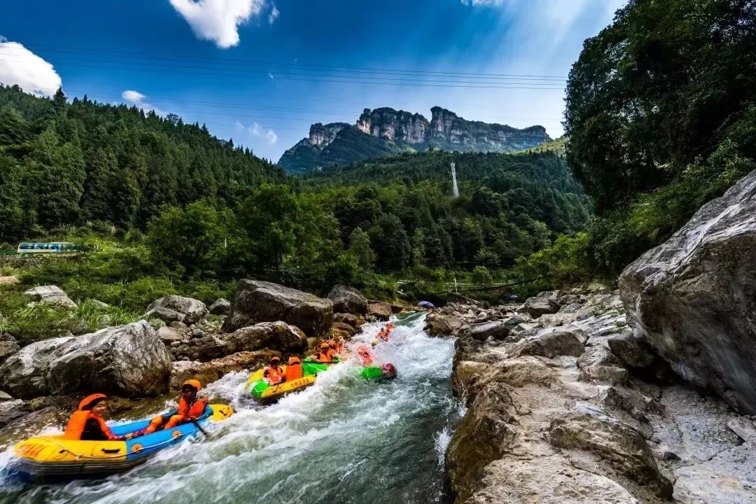 三峽大瀑布三峽竹海風景區三峽人家圖|秦炎 攝悶熱的八月來