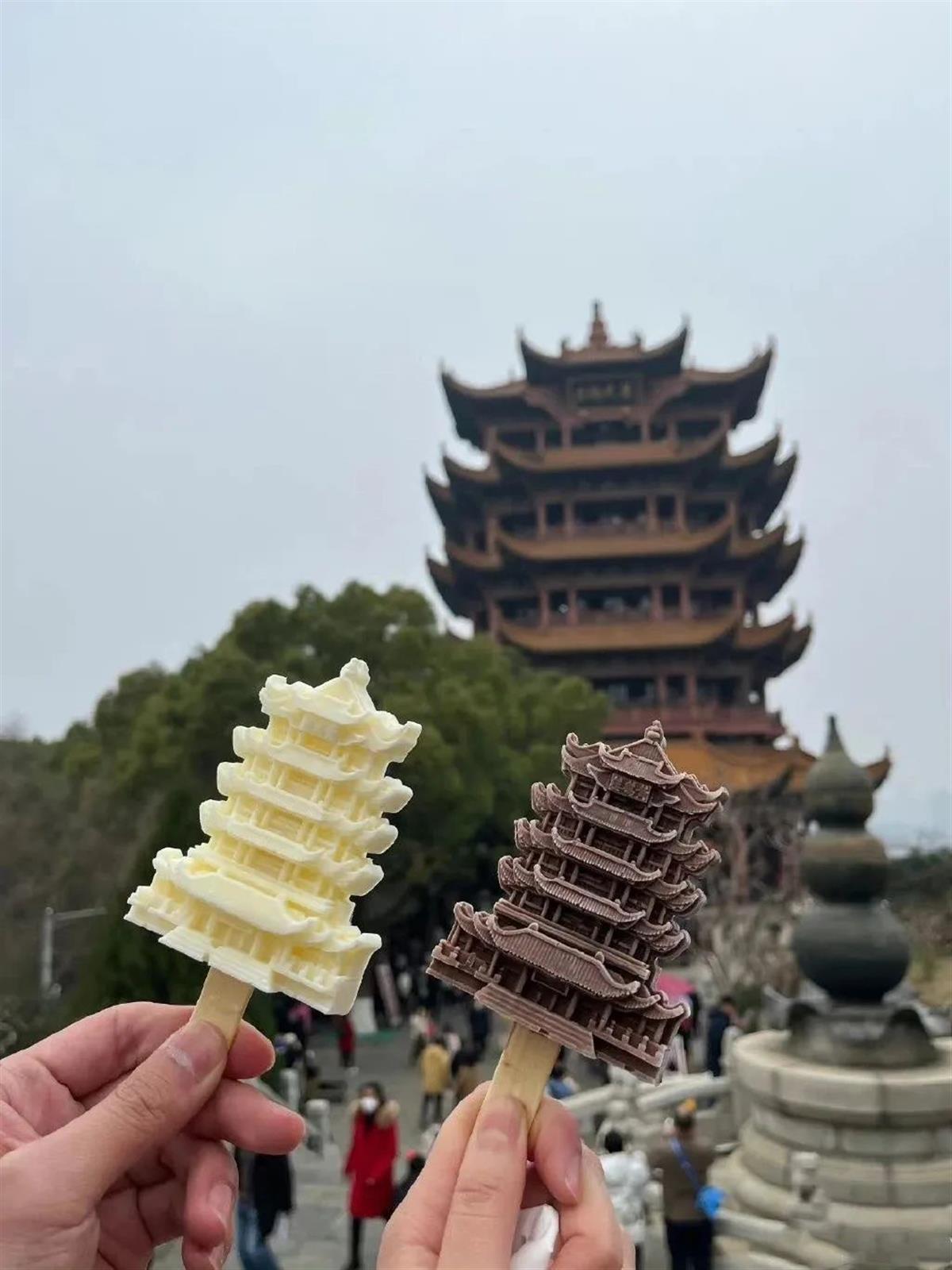 冬天雪糕卖出15万支17万游客爆游黄鹤楼