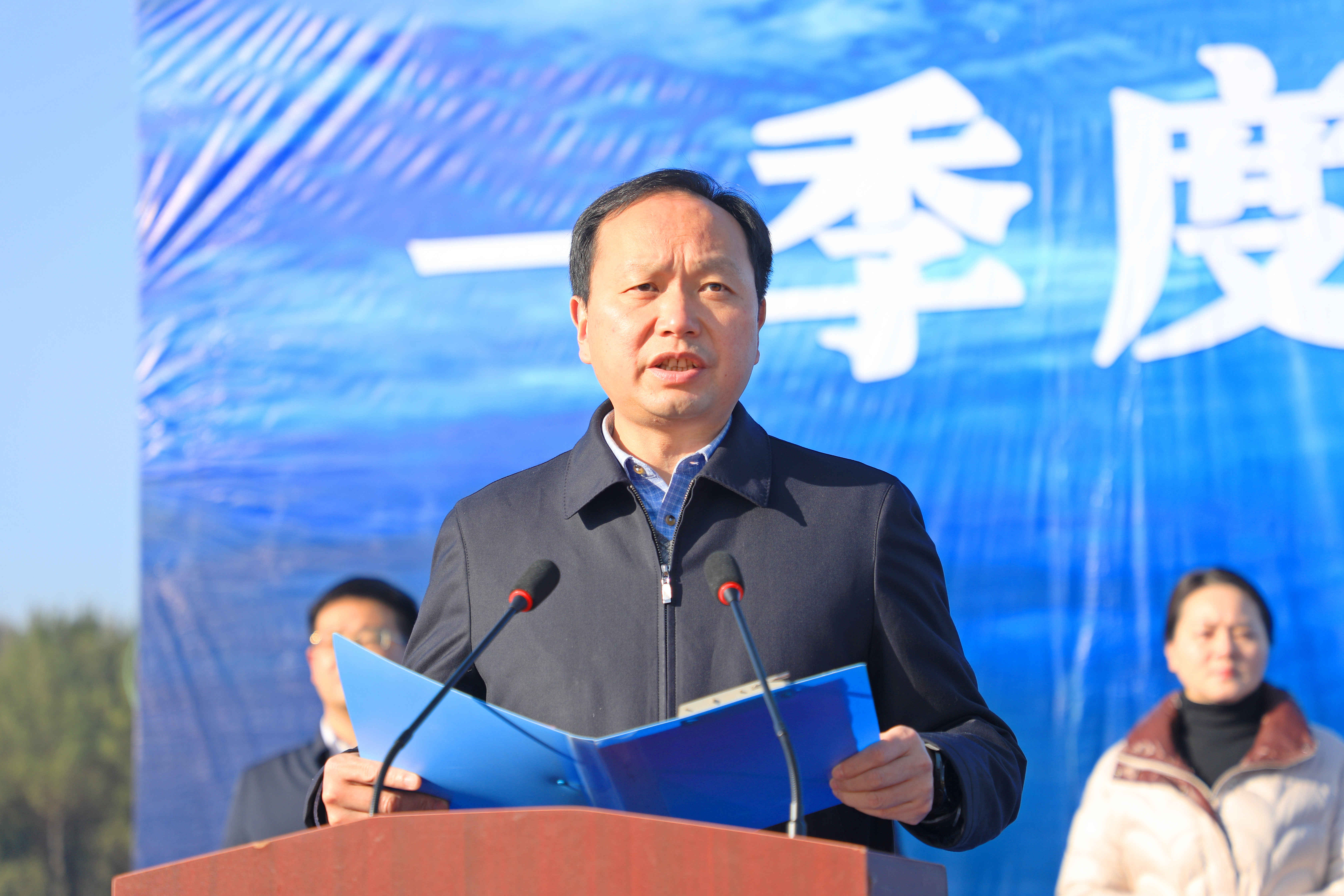 县委书记陈洪豪等县"四大家领导"参加开工仪式.