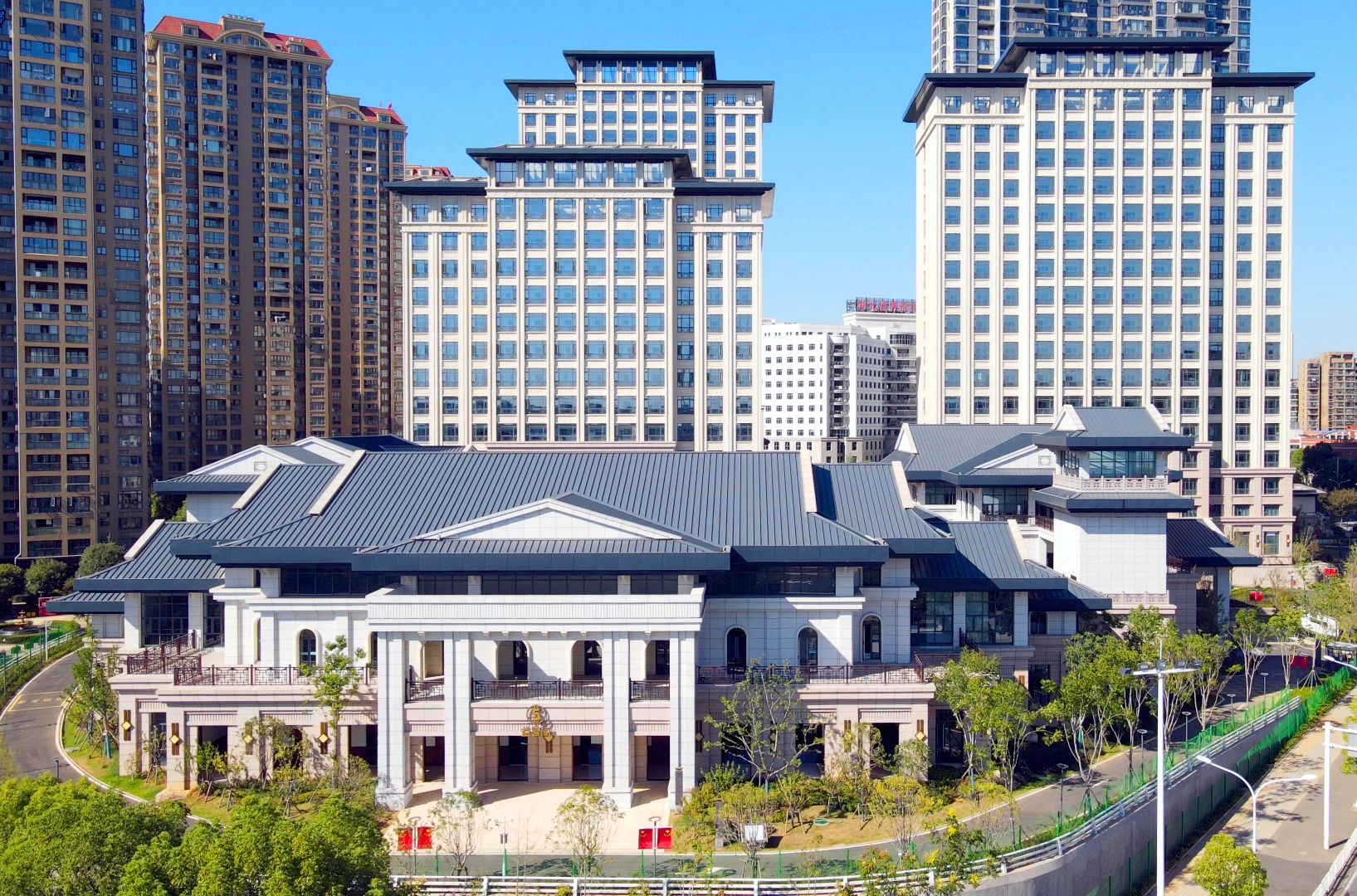 71亩,建筑面积12万平方米,有康复医疗楼,护养楼,益智阁,惠民楼等7栋